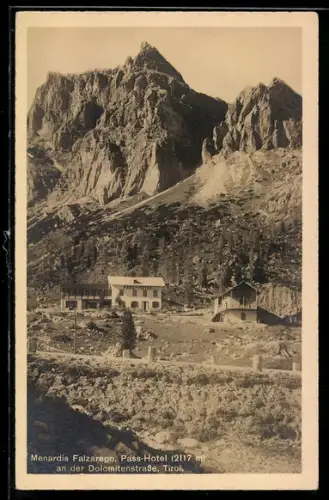 AK Menardis Falzarego, Pass-Hotel an der Dolomitenstrasse