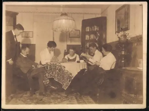 Fotografie Familie bei Kaffee & Kuchen in der guten Stube