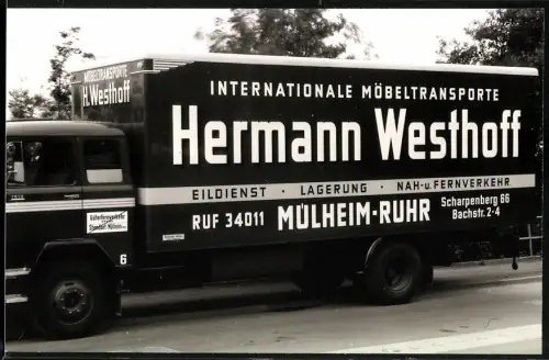 Fotografie Lastwagen Mercedes Benz 1313, LKW mit Möbelkoffer Hermann Westhoff in Mülheim / Ruhr