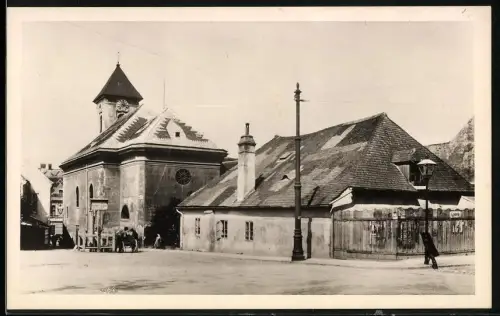 Fotografie unbekannter Fotograf, Ansicht Wien-Ottakring, Partie an der Kirche um 1913