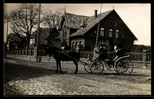 Foto-AK Stöcken /Hannover, Gruppe in Pferdekutsche 1916
