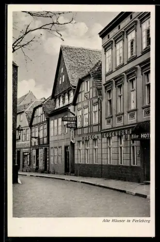 AK Perleberg, Strassenpartie mit Gröbler`s Hotel und Friseur