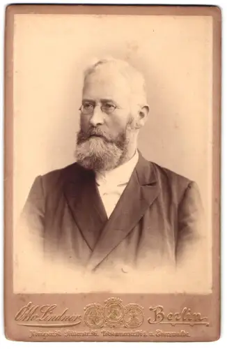 Fotografie Otto Lindner, Berlin, Königstrasse 30, Porträt eines älteren Mannes