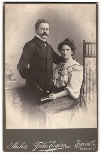 Fotografie Fritz Egém, Speyer a. Rh., Bahnhofstrasse 5, Portrait eines Paares