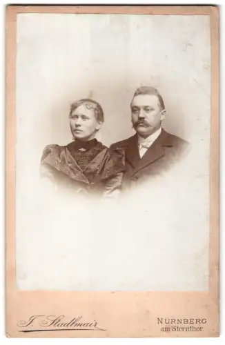 Fotografie J. Stadlmair, Nürnberg, am Sternthor, Porträt eines Paares