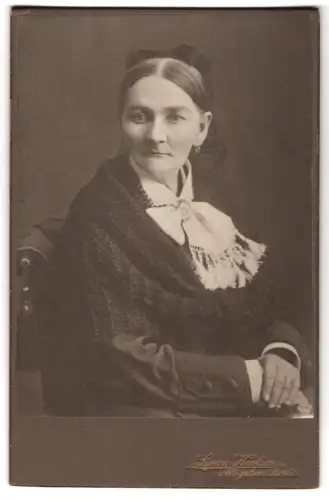 Fotografie Livan Karlson, Borås, Würdevolle ältere Dame