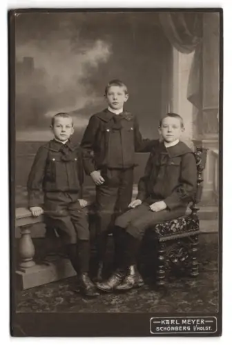 Fotografie Karl Meyer, Schönberg i. Holst., Jungen im Anzug