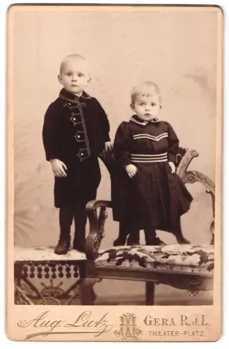 Fotografie Aug. Lutz, Gera, Theater-Platz, Zwei Kinder in eleganter Kleidung