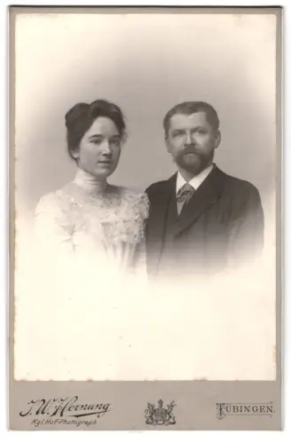 Fotografie J.W. Hornung, Tübingen, Uhlandstrasse 11, Paar im eleganten Auftritt
