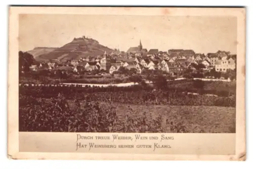Fotografie unbekannter Fotograf, Ansicht Weinsberg, Panoramaansicht mit Burg auf einem Hügel