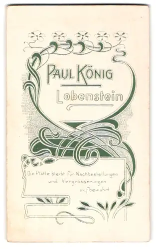 Fotografie Paul König, Lobenstein, Name des Ateliers in filigranem Rahmen mit Blüten