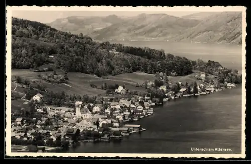 AK Unterach am Attersee, Ortsansicht mit Kirche und Seeufer