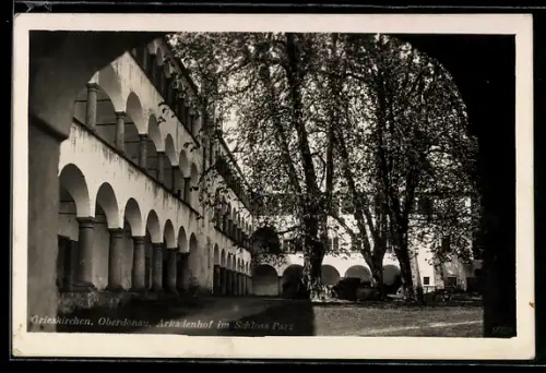 AK Grieskirchen /Oberdonau, Arkadenhof im Schloss Parz