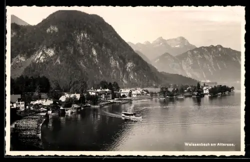 AK Weissenbach am Attersee, Ortsansicht mit Dampfer und Gebirgspanorama