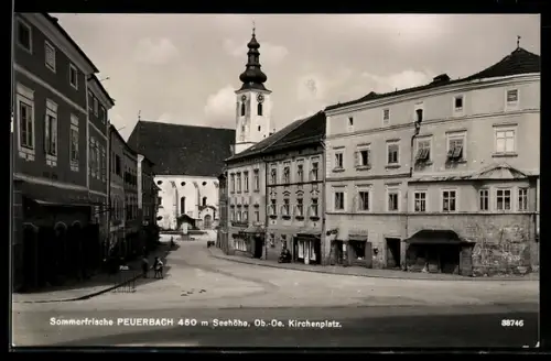 AK Peuerbach /Ob.-Oe., Kirchenplatz mit Kirche, Panorama