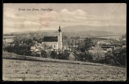 AK Pram /Ob. Öst., Ortspanorama mit Kirche