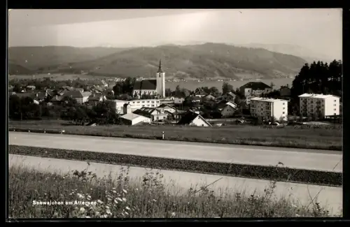 AK Seewalchen am Attersee, Ortspanorama mit Kirche und See