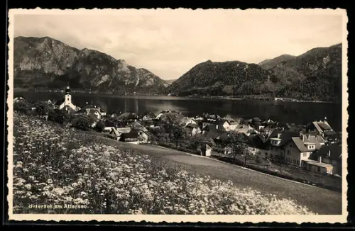 AK Unterach am Attersee, Ortsansicht mit See, Kirche und Gebirgspanorama