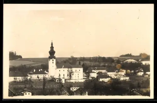 Foto-AK Neumarkt-Kallham, Teilansicht mit Kirche