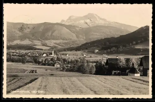 AK Oberwing /Ob. Öst., Ortsansicht mit Kirche und Gehöften, Kapelle