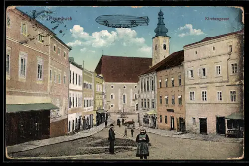 AK Peuerbach, Strasse Kirchengasse Kirche und Luftschiff Zeppelin