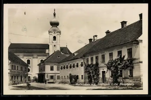 AK Hofkirchen a. d. Trattnach, Strassenpartie mit Gasthaus und Kirche