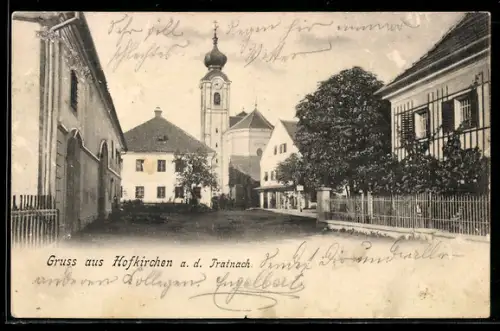 AK Hofkirchen a. d. Tratnach, Strassenpartie mit Kirche