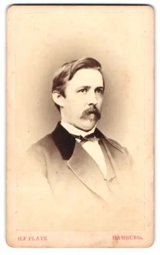 Fotografie H. F. Plate, Hamburg, Jungfernstieg 6, Porträt eines Herrn mit Schnurrbart