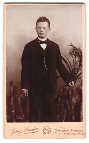 Fotografie Georg Sander, Hamburg-Barmbeck, Hamburger-Str. 53, Porträt eines Jungen im Anzug