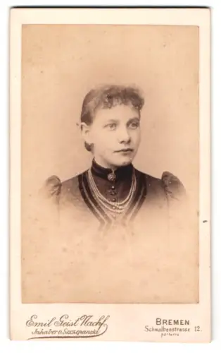 Fotografie Emil Geist Nachf., Bremen, Schwalbenstrasse 12, Porträt einer jungen Frau