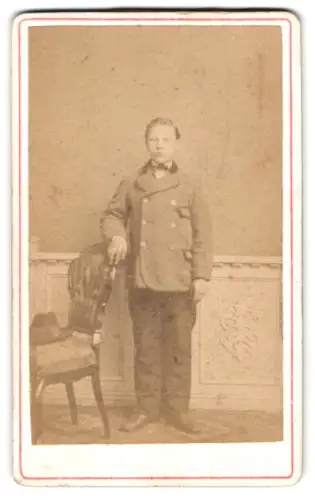 Fotografie Friedr. Fouckhardt, Bremerhaven, Marktstrasse 16, Junge in eleganter Jacke im Atelier