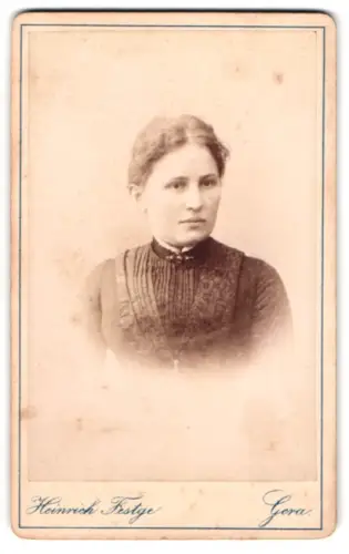 Fotografie Heinrich Festge, Gera, Sorge 13, Porträt einer jungen Frau