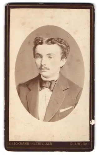 Fotografie H. Heckmann-Nachfolger, Glauchau, Hoffnung 51, Porträt eines eleganten Herren