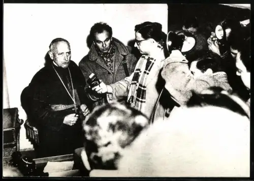 Fotografie Lucien Regis, Bruxelles, Kardinal Mindszenty bei einer Pressekonferenz in Budapest