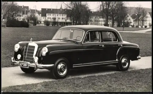 Fotografie Mercedes Benz Werkfoto, Auto Mercedes Benz 220 S, Luxus-Limousine Kennzeichen AW27-2017
