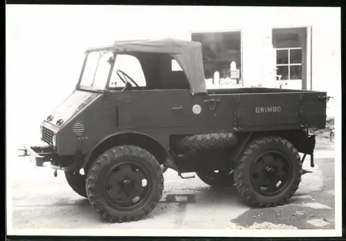 Fotografie R. Schleiss, Salzburg, Lastwagen Mercedes Benz Unimog, LKW-Pritsche mit Allradantrieb, Werkfoto