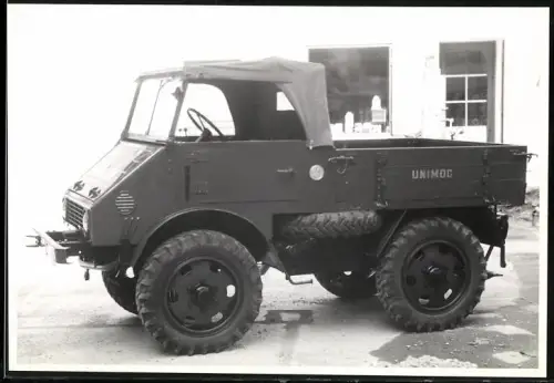 Fotografie R. Schleiss, Salzburg, Lastwagen Mercedes Benz Unimog, LKW-Pritsche mit Allradantrieb, Werkfoto