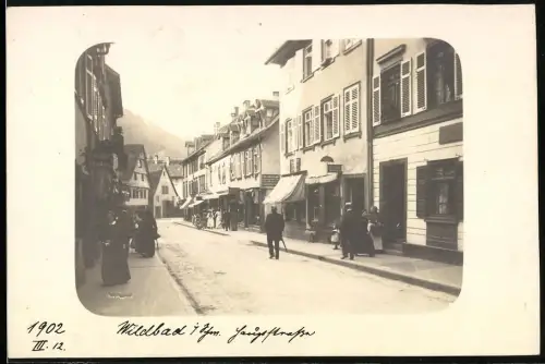 Fotografie unbekannter Fotograf, Ansicht Wildbad, Ladengeschäfte in der Hauptstrasse 1902