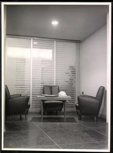 Fotografie R. Schleiss, Salzburg, Ansicht Salzburg, Mercedes Benz Verkaufsbüro im Autohaus Bürgerspitalplatz 1, Werkfoto
