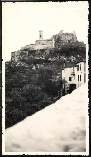 Fotografie unbekannter Fotograf, Ansicht La Turbie, Blick zur Festungs-Ruine 1936
