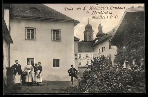 AK Pfarrkirchen /Mühlkreis, L. Höglinger`s Gasthaus mit Anwohnern