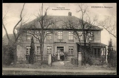 AK Steinkrug bei Bennigsen, Freiherrlich Kniggesche Oberförsterei, mit Familie vor der Eingangstür