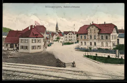 AK Münsingen, Bahnhofstrasse mit Bahnübergang
