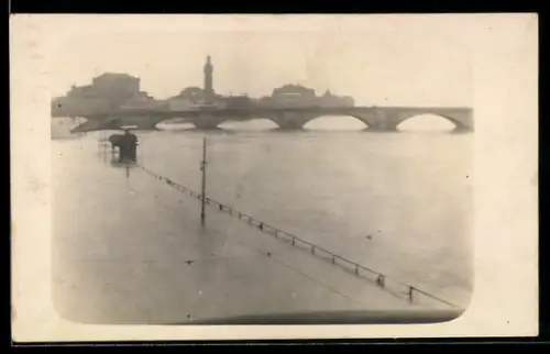 Foto-AK Dresden, Hochwasser am 31.3.1924, Überflutete Uferstrassen
