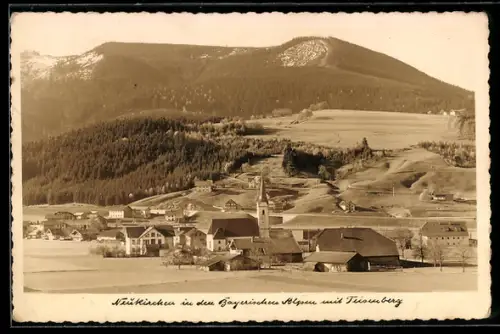AK Neukirchen /Bayerische Alpen, Teilansicht mit Kirche und Teisenberg