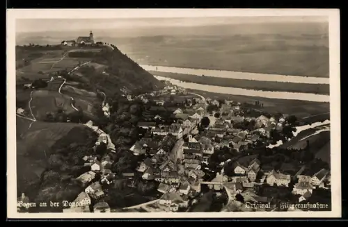 AK Bogen an der Donau, Ortsansicht, Luftaufnahme, Kirche auf dem Berg, Donau
