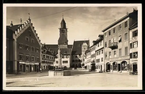AK Überlingen a. B., Marktplatz mit Rathaus und Brunnen