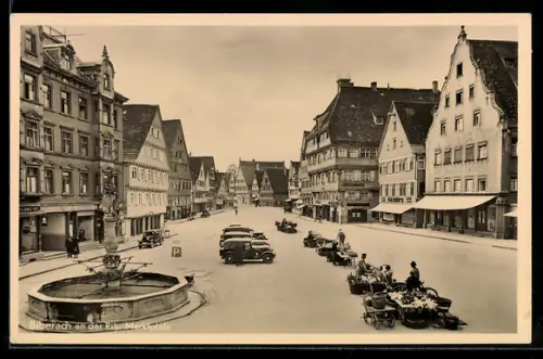 AK Biberach an der Riss, Marktplatz, Brunnen, historische Gebäude, Marktstände