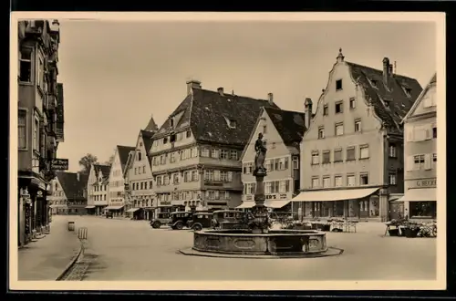 AK Biberach an der Riss, Marktplatz mit Brunnen und historischen Häusern