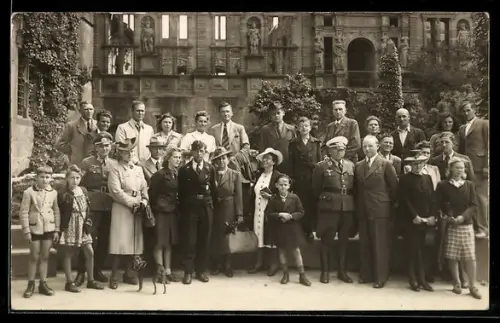 Foto-AK Heidelberg /Neckar, Gruppenfoto vor Schlossruine